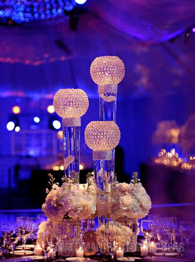 Stunning table décor with tall centerpieces